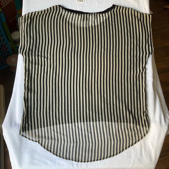 FOREVER 21 Women’s Short Sleeve Blouse size L, Black front and Stripes back - Picture 9 of 9